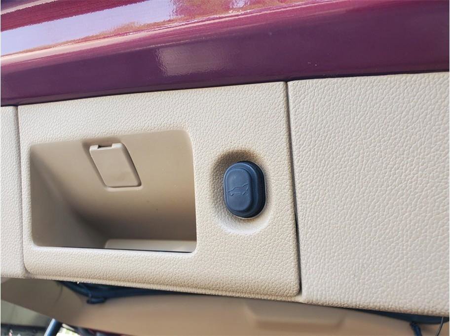 Used 2018 Cadillac Escalade ESV Platinum AWD/4WD image 9