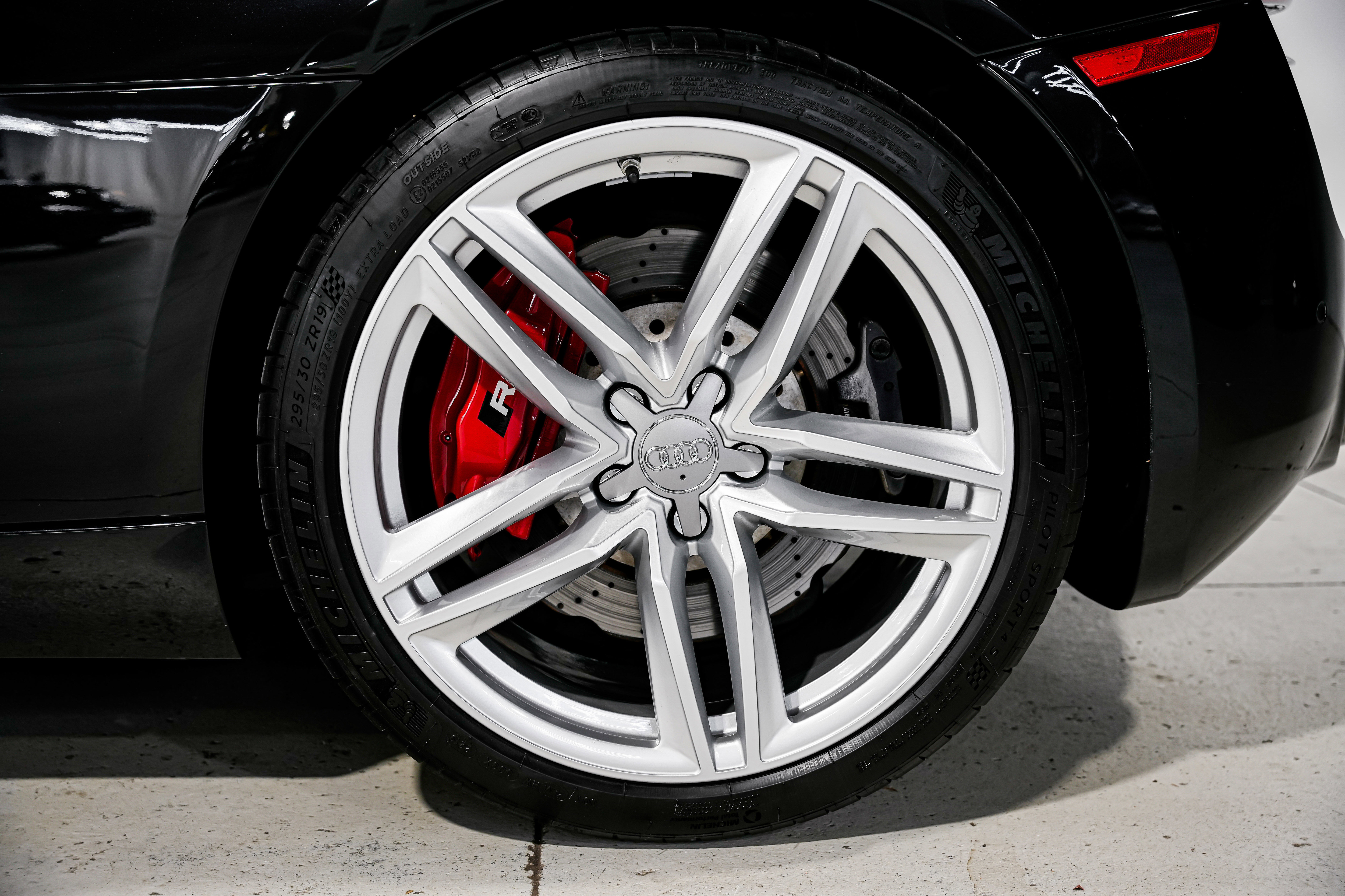Used 2014 Audi R8 V8 w/ Full Leather Package image 44