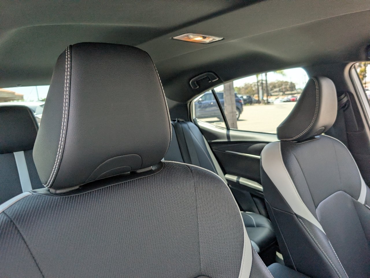 Used 2025 Toyota Camry SE w/ Convenience Package FWD image 3