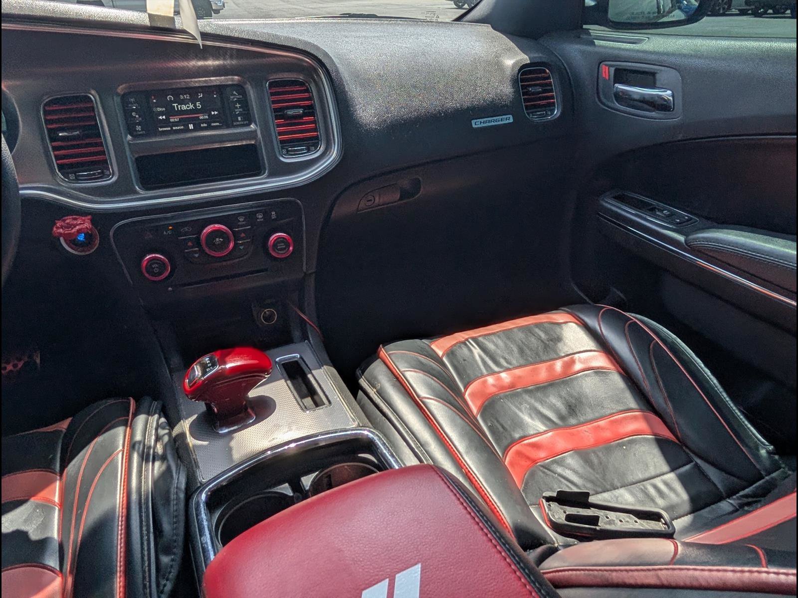 Used 2013 Dodge Charger SE RWD image 8