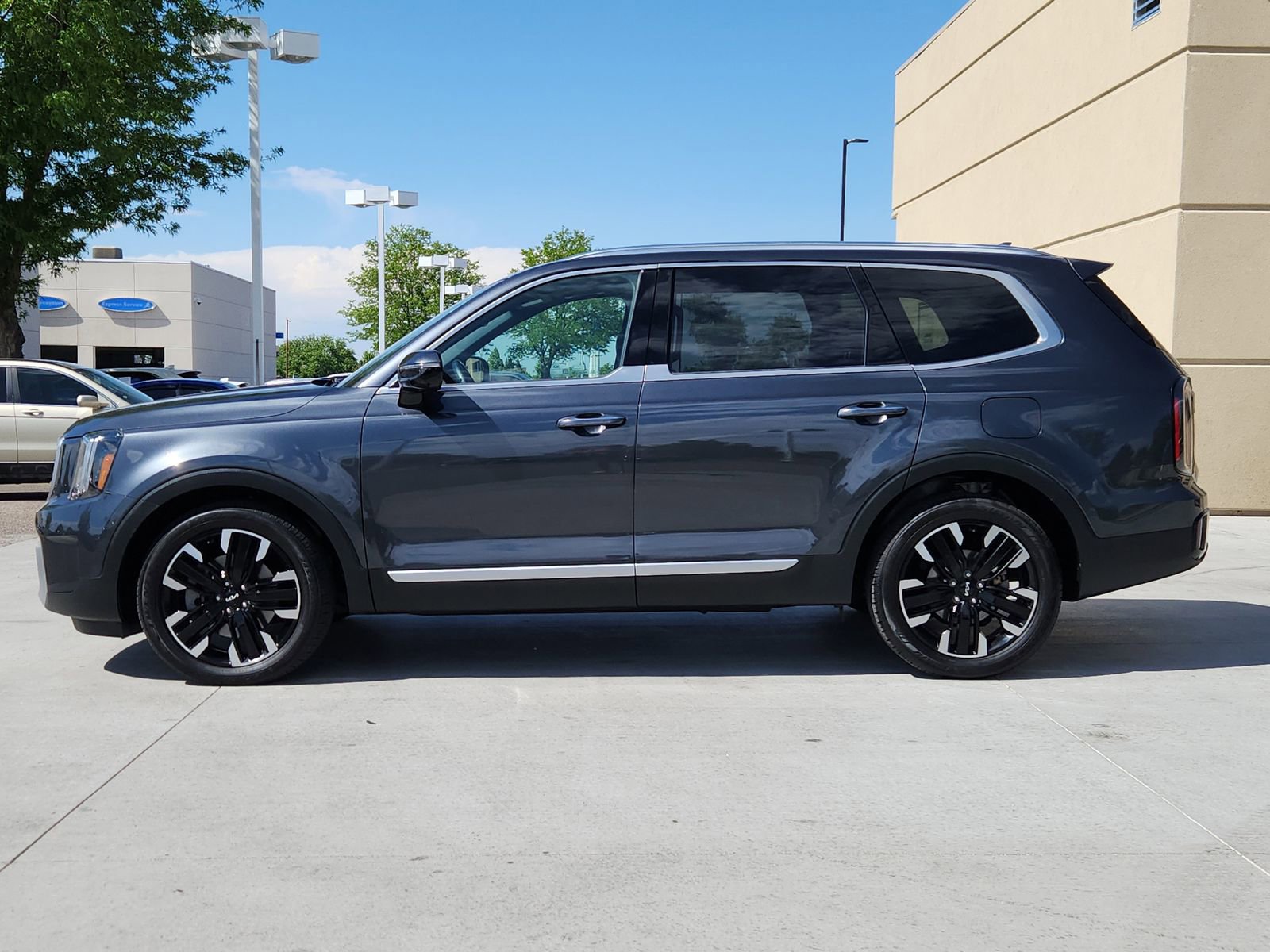 Used 2023 Kia Telluride SX AWD/4WD image 2