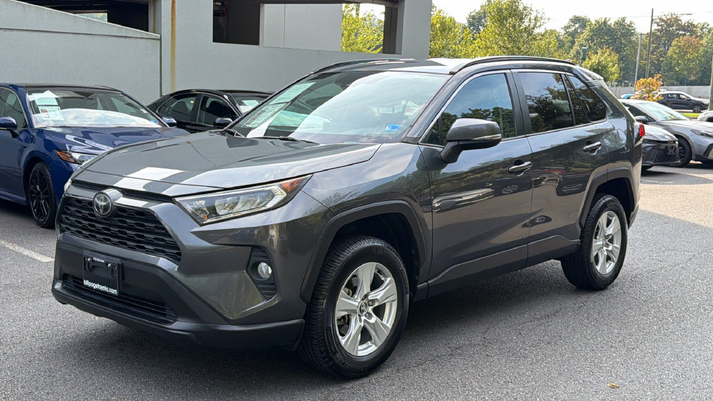 Used 2020 Toyota RAV4 XLE w/ XLE Grade Weather Package AWD/4WD image 2