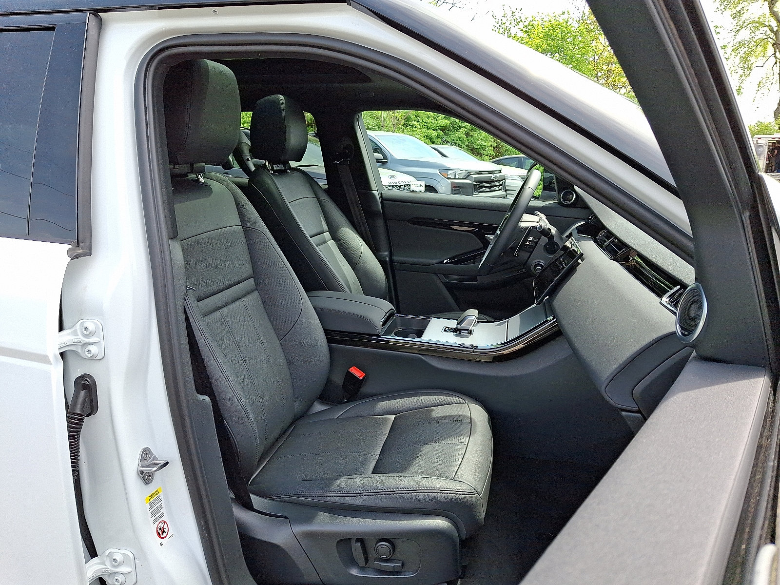 Used 2025 Land Rover Range Rover Evoque S image 3