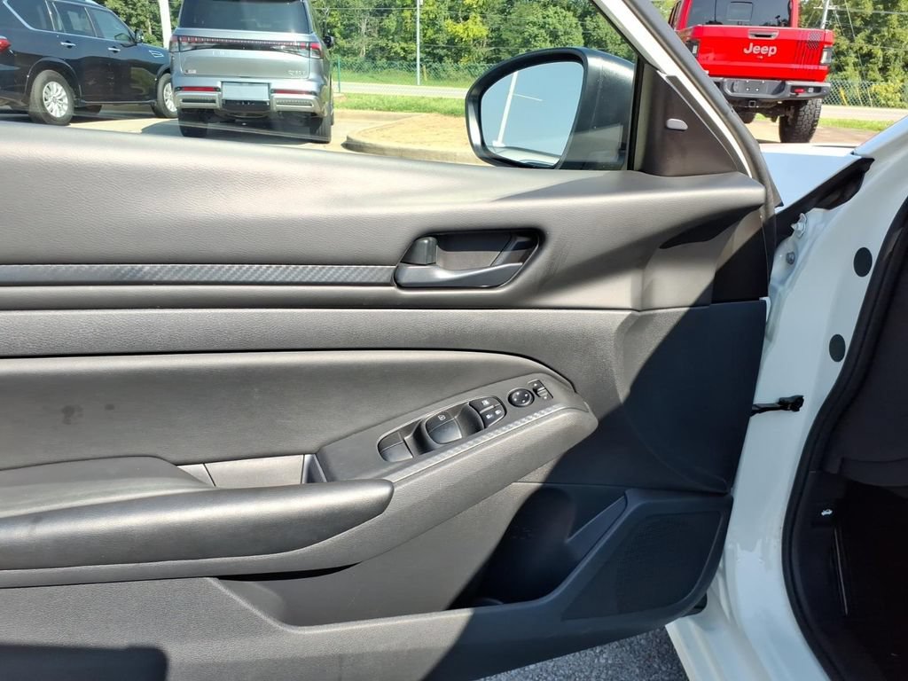 Certified 2025 Nissan Altima 2.5 S FWD image 3