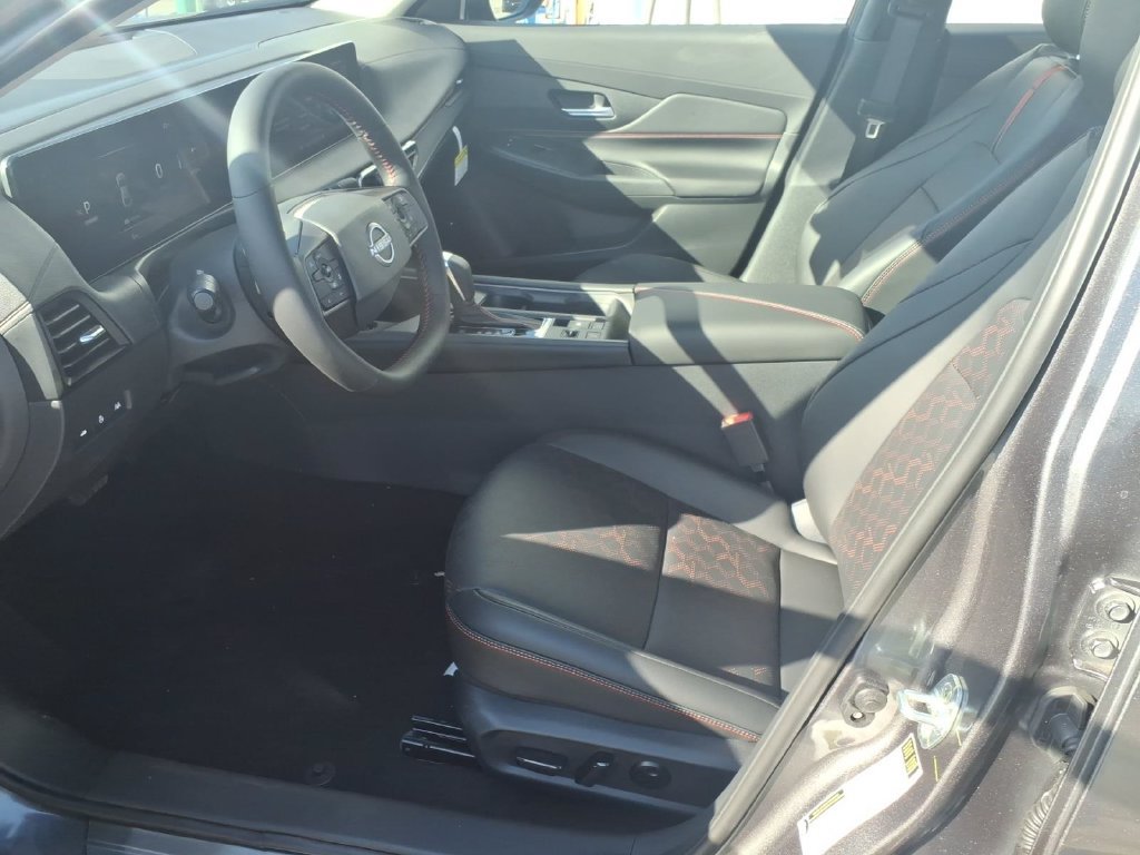 New 2026 Nissan Sentra SR w/ SR Premium Package FWD image 8