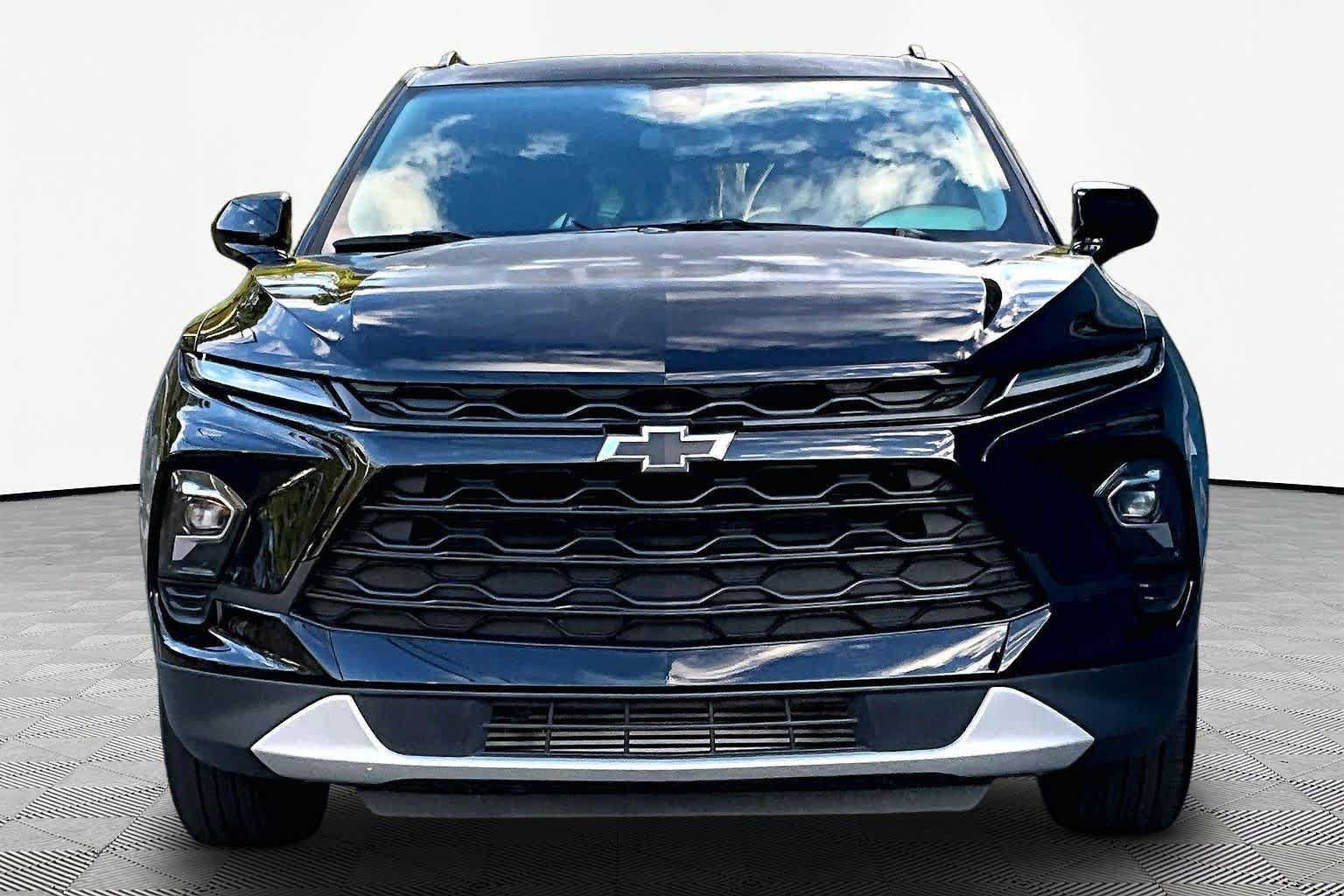 Used 2023 Chevrolet Blazer LT w/ Midnight/Sport Edition FWD image 4