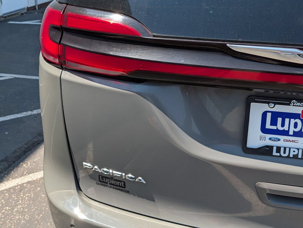 Used 2022 Chrysler Pacifica Limited FWD image 5