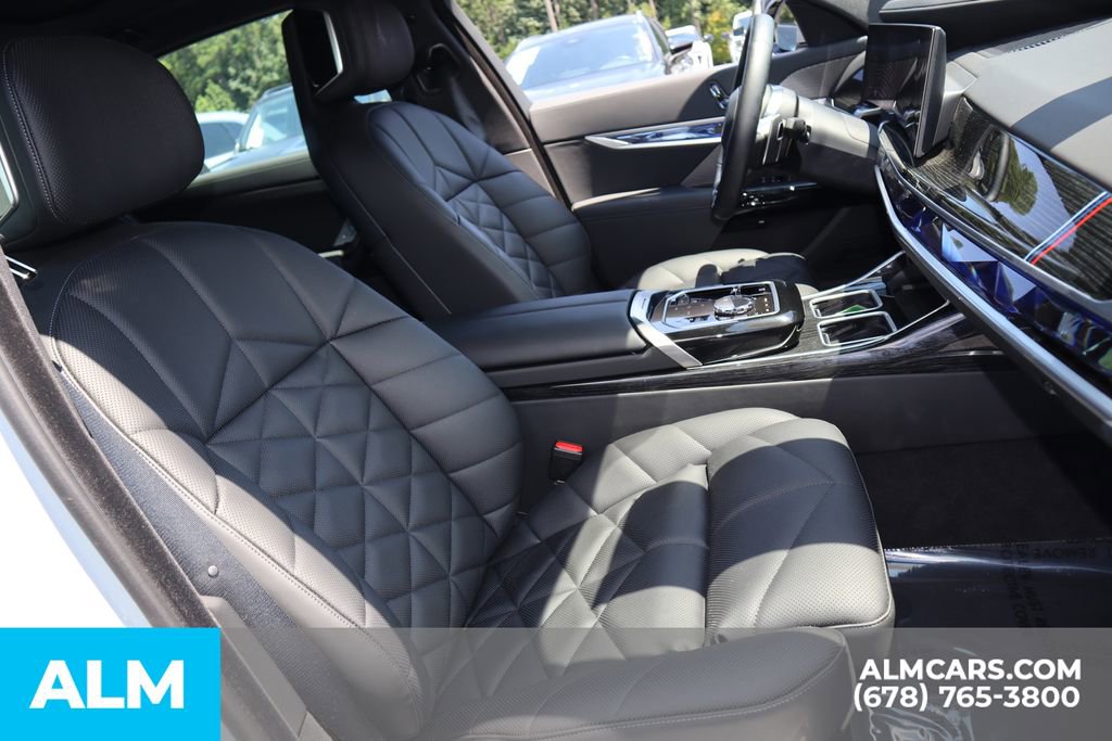 Used 2025 BMW 740i w/ Premium Package image 30