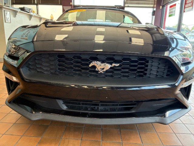 Used 2020 Ford Mustang Premium image 3