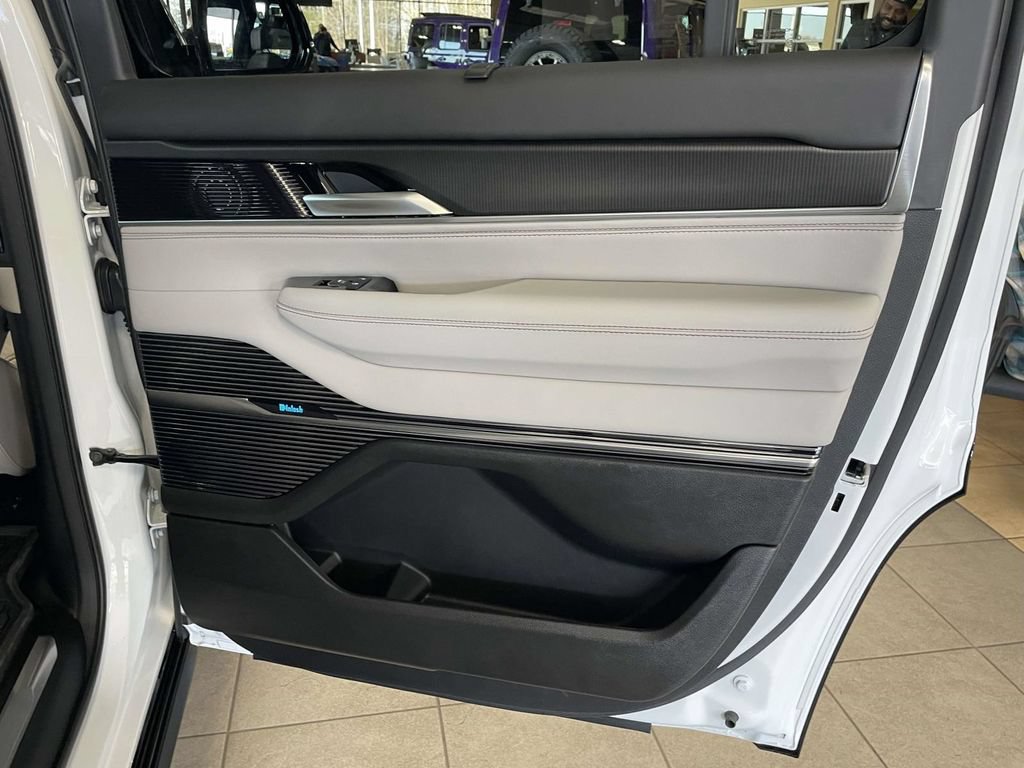 New 2026 Jeep Grand Wagoneer Summit w/ Premium Group III AWD/4WD image 17