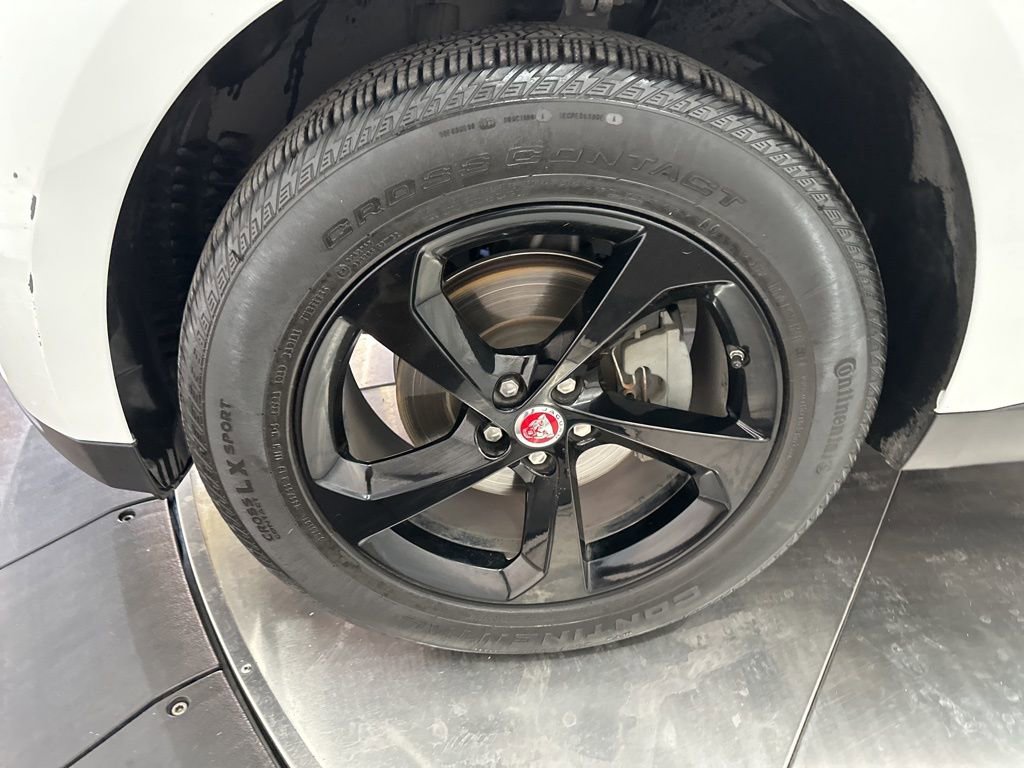 Used 2020 Jaguar F-PACE Premium image 31