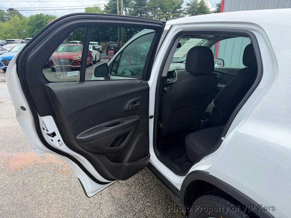 Used 2020 Chevrolet Trax LS w/ Tint and Cruise Package FWD image 10
