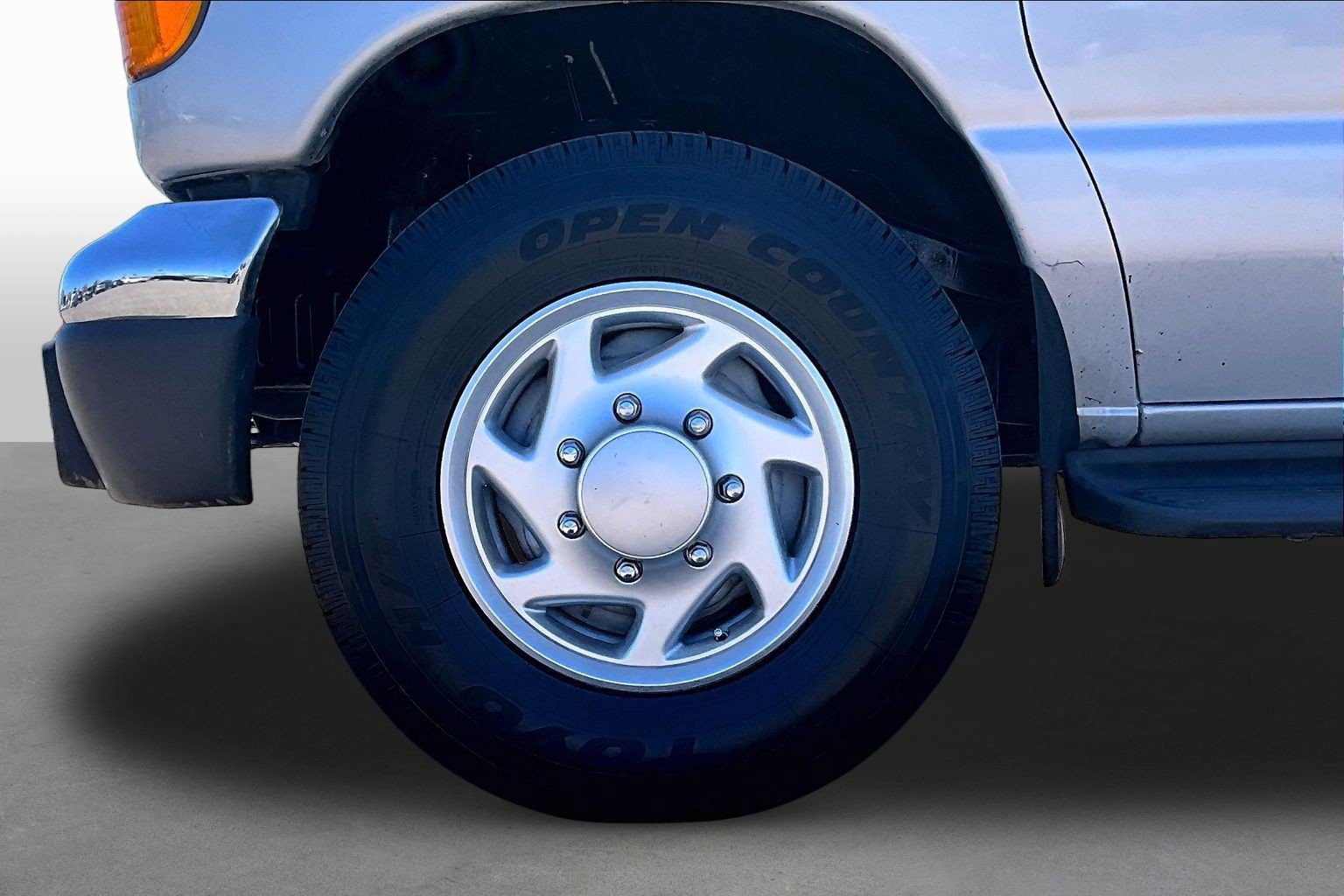 Used 2005 Ford E-350 and Econoline 350 XL RWD image 8