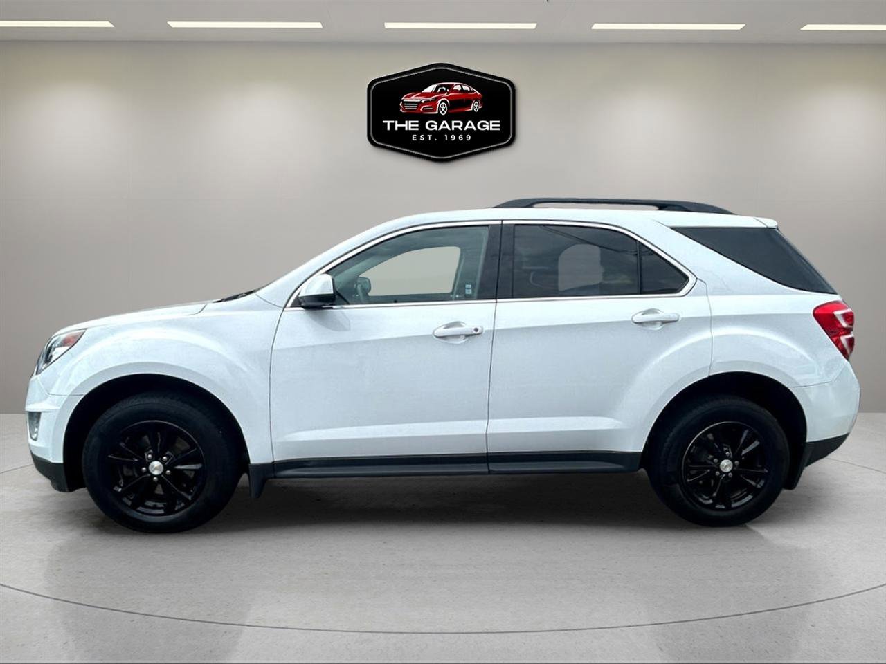 Used 2017 Chevrolet Equinox LT AWD/4WD image 2
