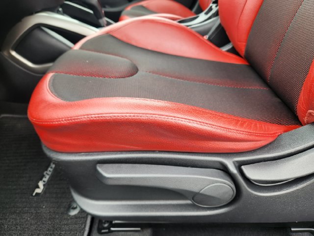 Used 2012 Hyundai Veloster w/ Tech Pkg FWD image 11