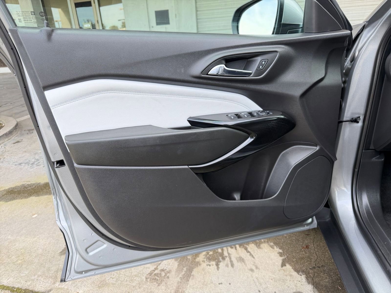 Used 2025 Chevrolet Trax LT image 18