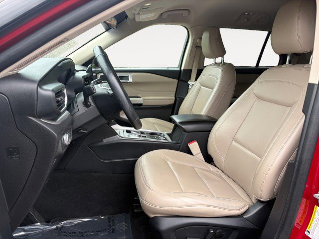 Used 2022 Ford Explorer XLT w/ Equipment Group 202A AWD/4WD image 4