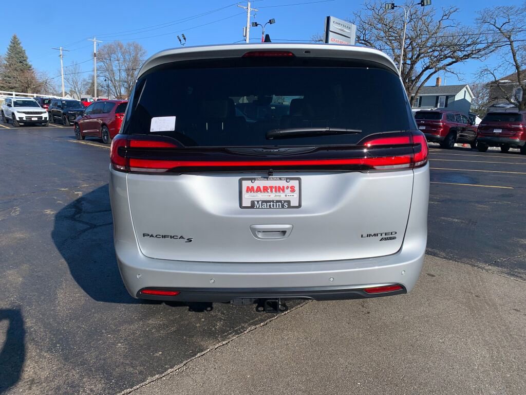 New 2026 Chrysler Pacifica Limited w/ S Appearance Package image 4
