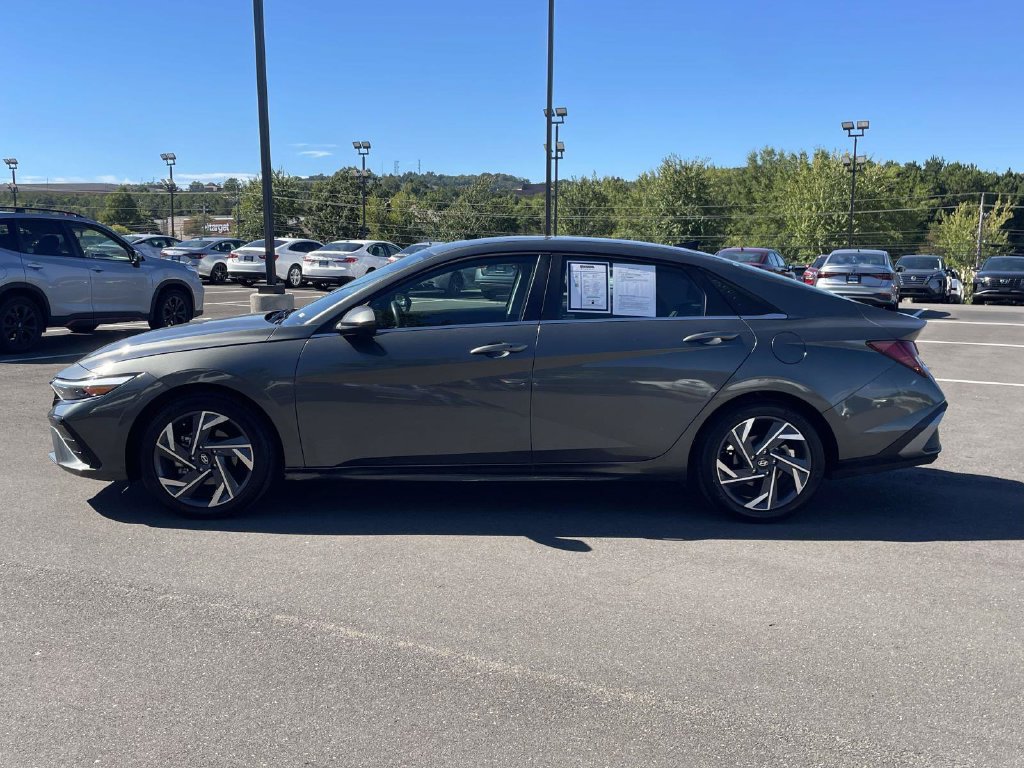 Certified 2025 Hyundai Elantra SEL FWD image 6