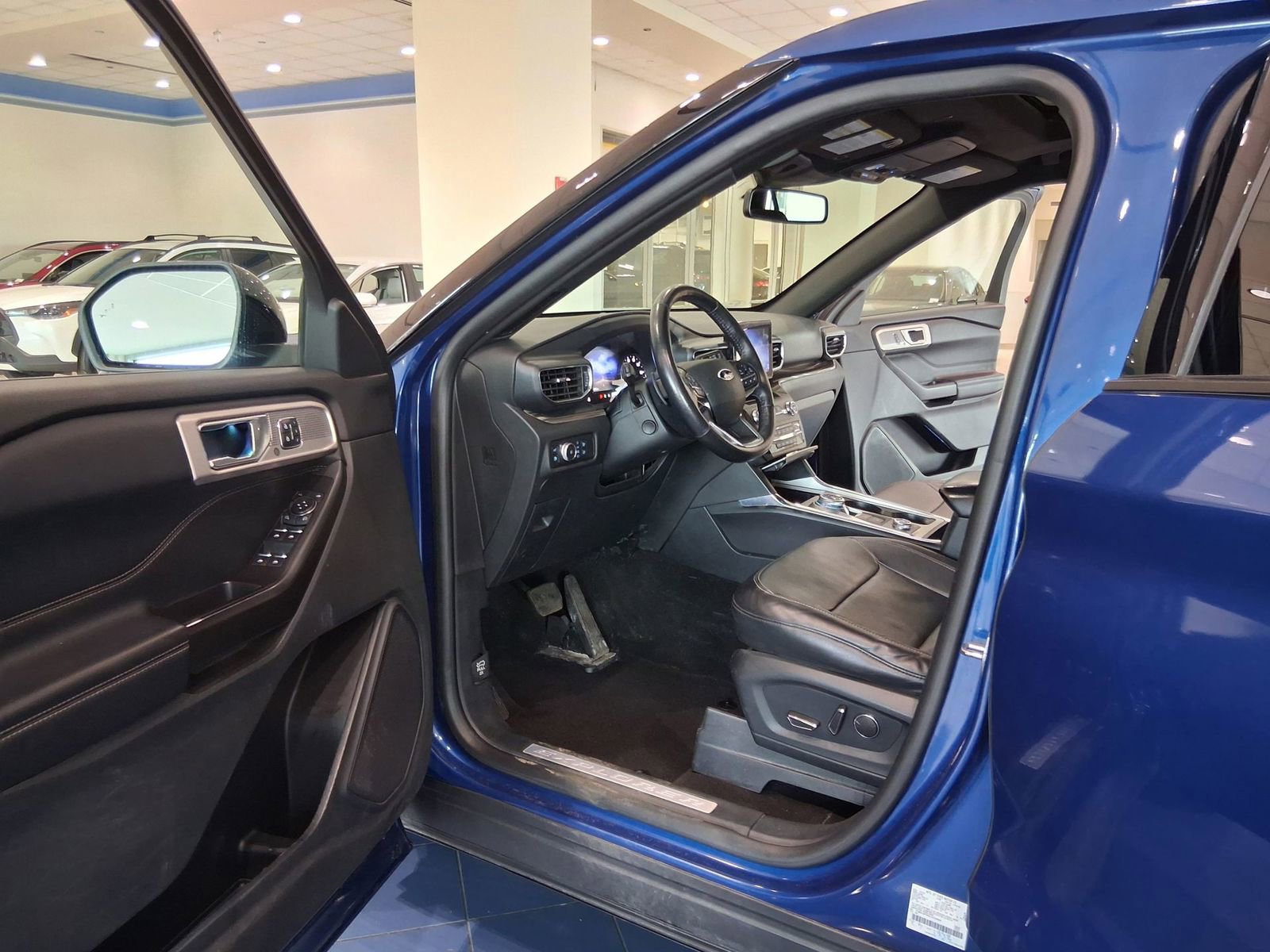 Used 2020 Ford Explorer Limited w/ Hybrid Equipment Group 310A image 8