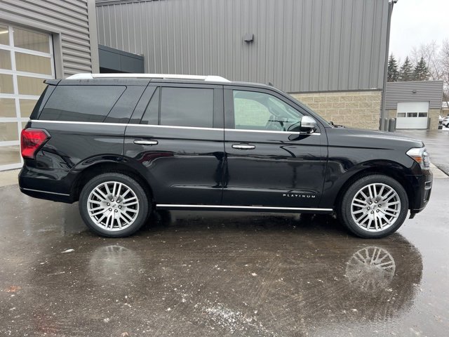 Used 2023 Ford Expedition Platinum image 4