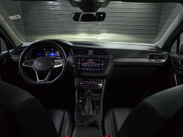 Used 2022 Volkswagen Tiguan SE FWD image 11