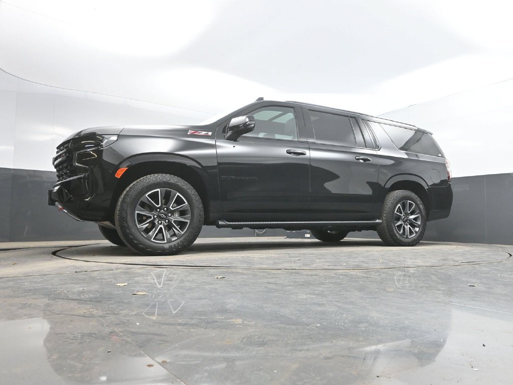Used 2024 Chevrolet Suburban Z71 w/ Luxury Package AWD/4WD image 39