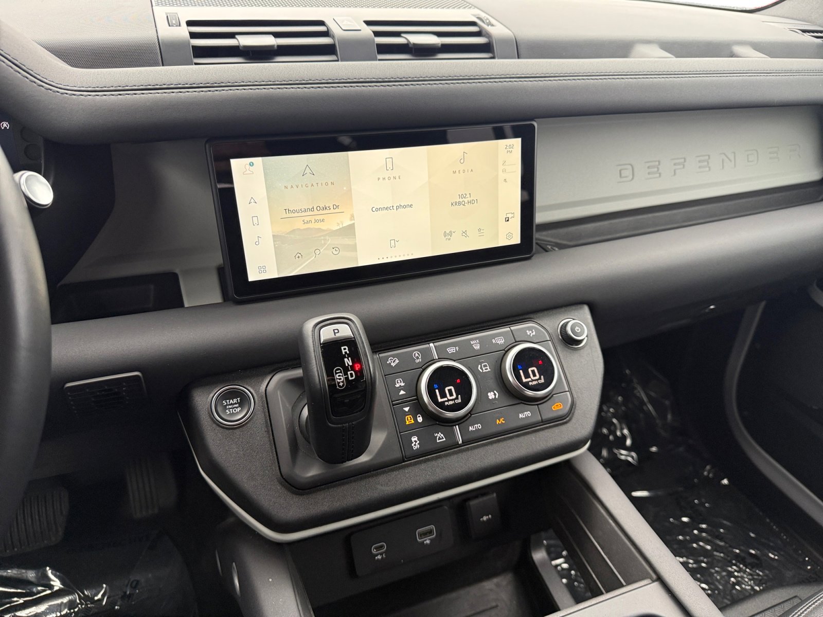 Used 2024 Land Rover Defender 110 S image 12