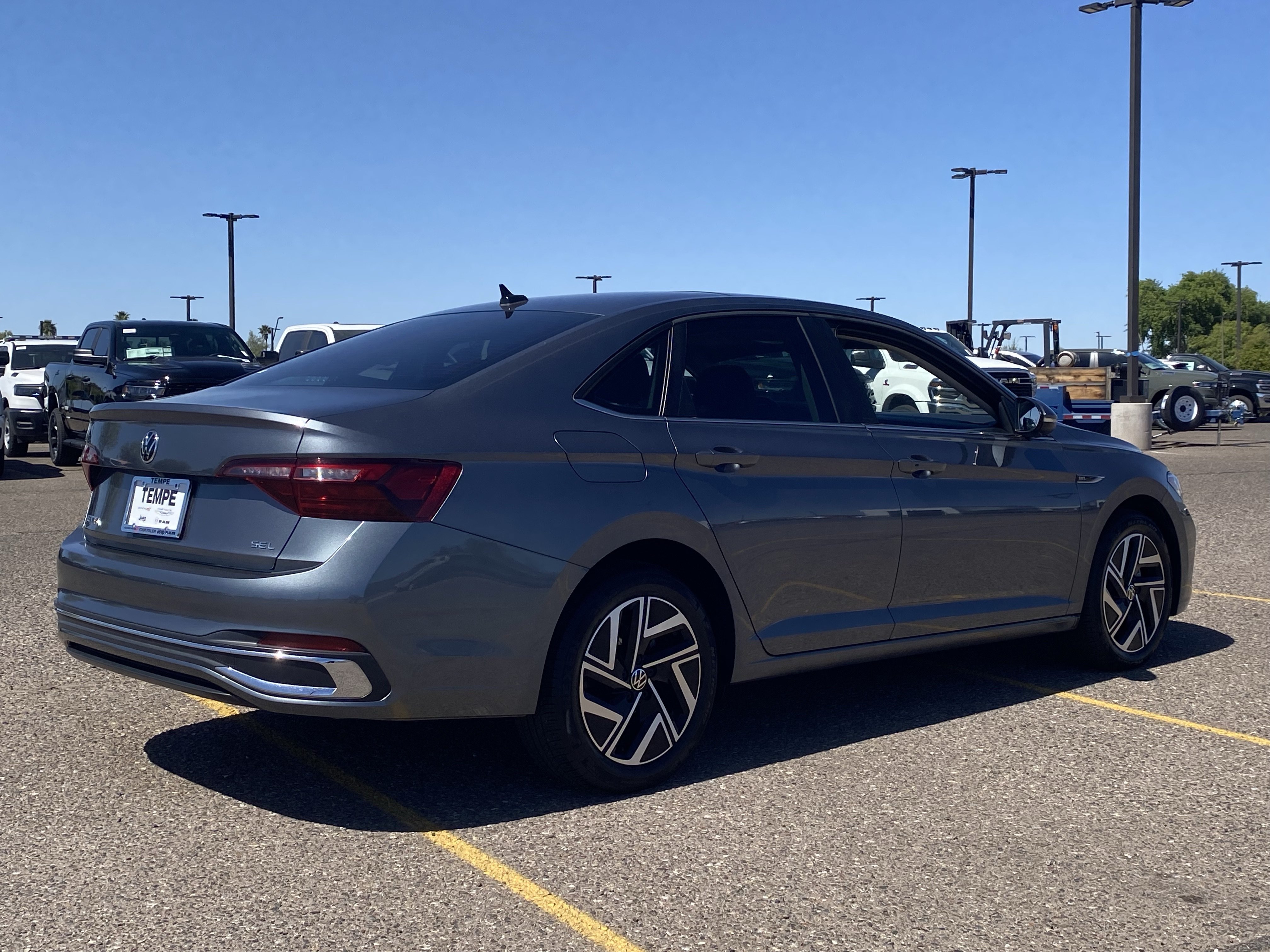 Used 2024 Volkswagen Jetta SEL FWD image 5