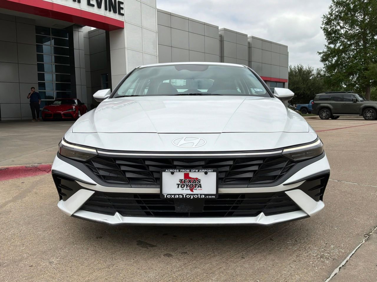 Used 2025 Hyundai Elantra SEL FWD image 3