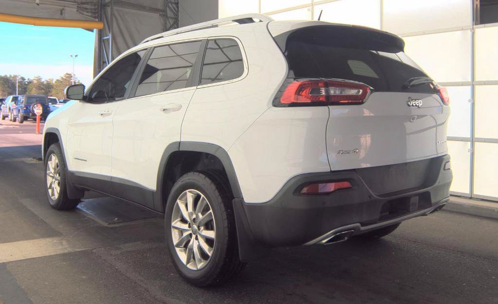 Used 2017 Jeep Cherokee Limited w/ Luxury Group AWD/4WD image 7