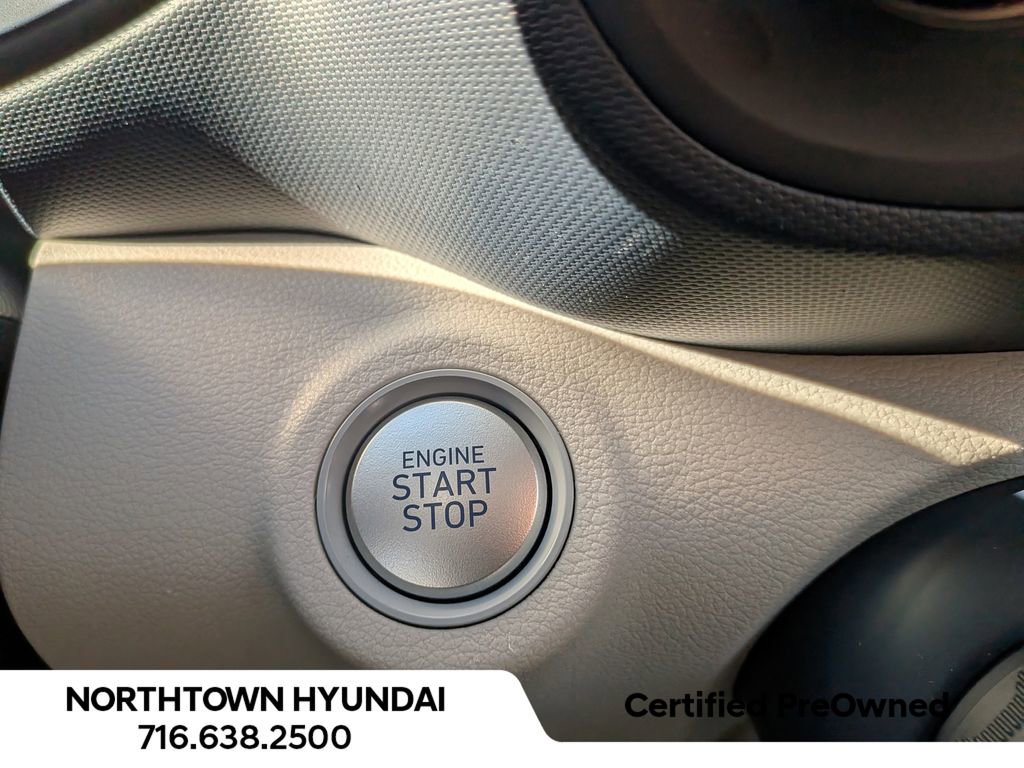 Used 2025 Hyundai Venue Limited FWD image 18