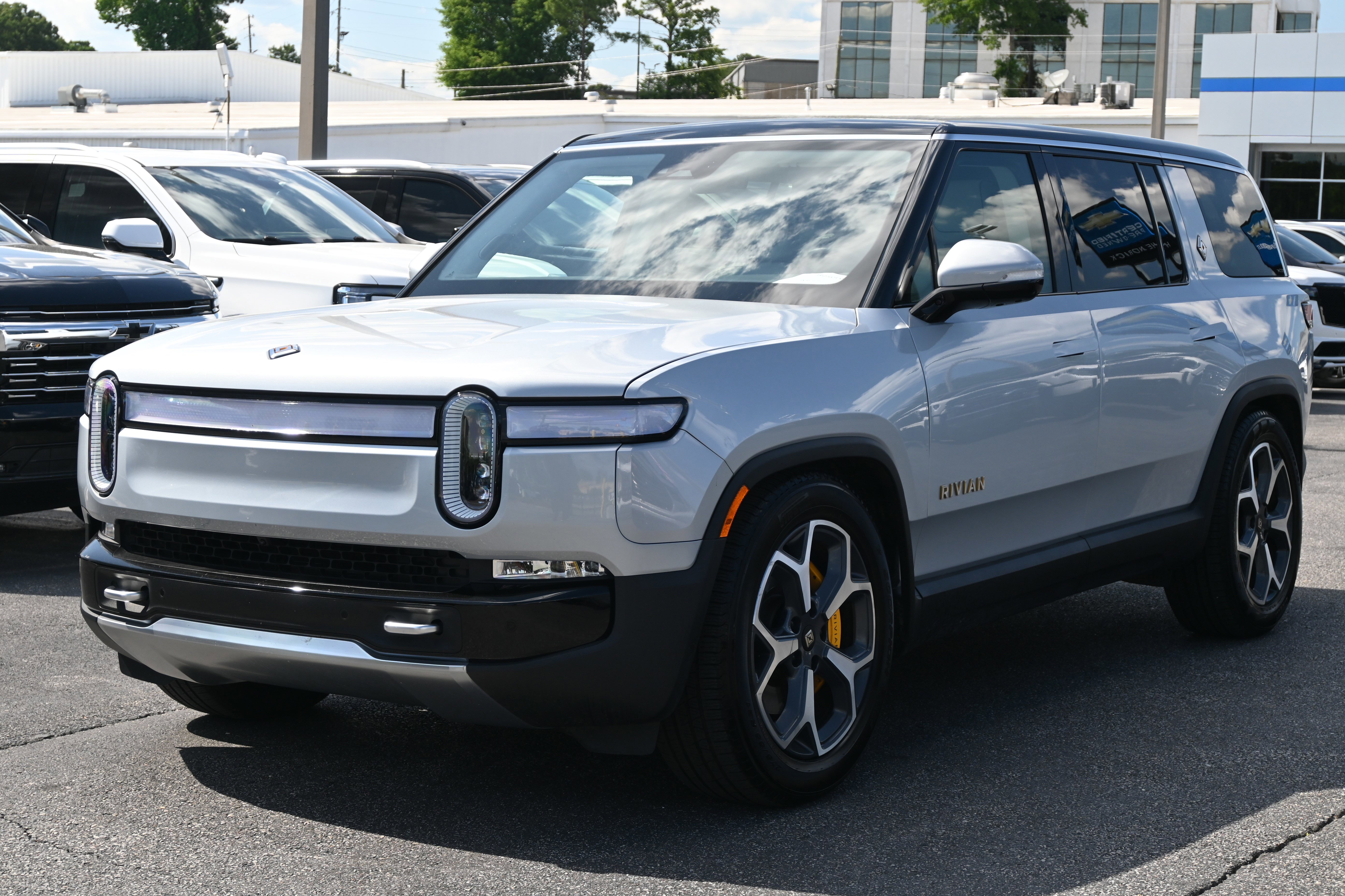Used 2023 Rivian R1S Adventure AWD/4WD image 5