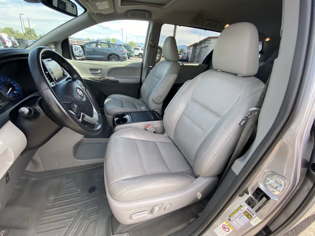 Certified 2018 Toyota Sienna XLE FWD image 11