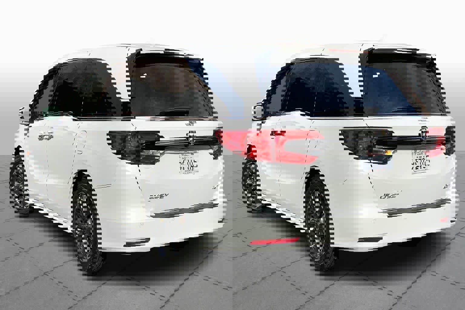 Used 2023 Honda Odyssey Elite image 11