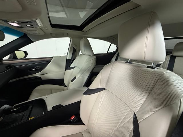 Certified 2025 Lexus ES 300h w/ Technology Package FWD image 18