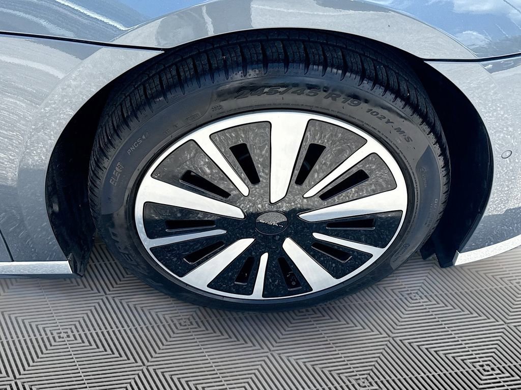 Used 2024 Lucid Air Touring image 29