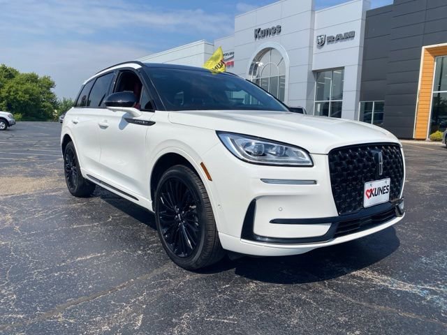 Used 2023 Lincoln Corsair Reserve w/ Equipment Group 202A image 2