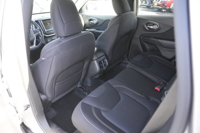 Used 2015 Jeep Cherokee Latitude image 11
