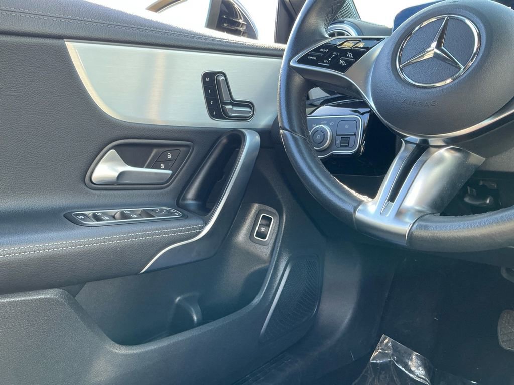 Used 2025 Mercedes-Benz CLA 250 4MATIC image 21