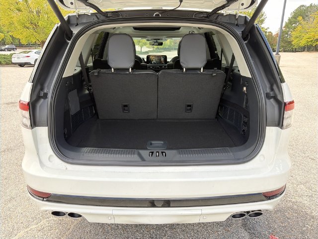 New 2027 Lincoln Aviator AWD w/ Jet Appearance Package image 25
