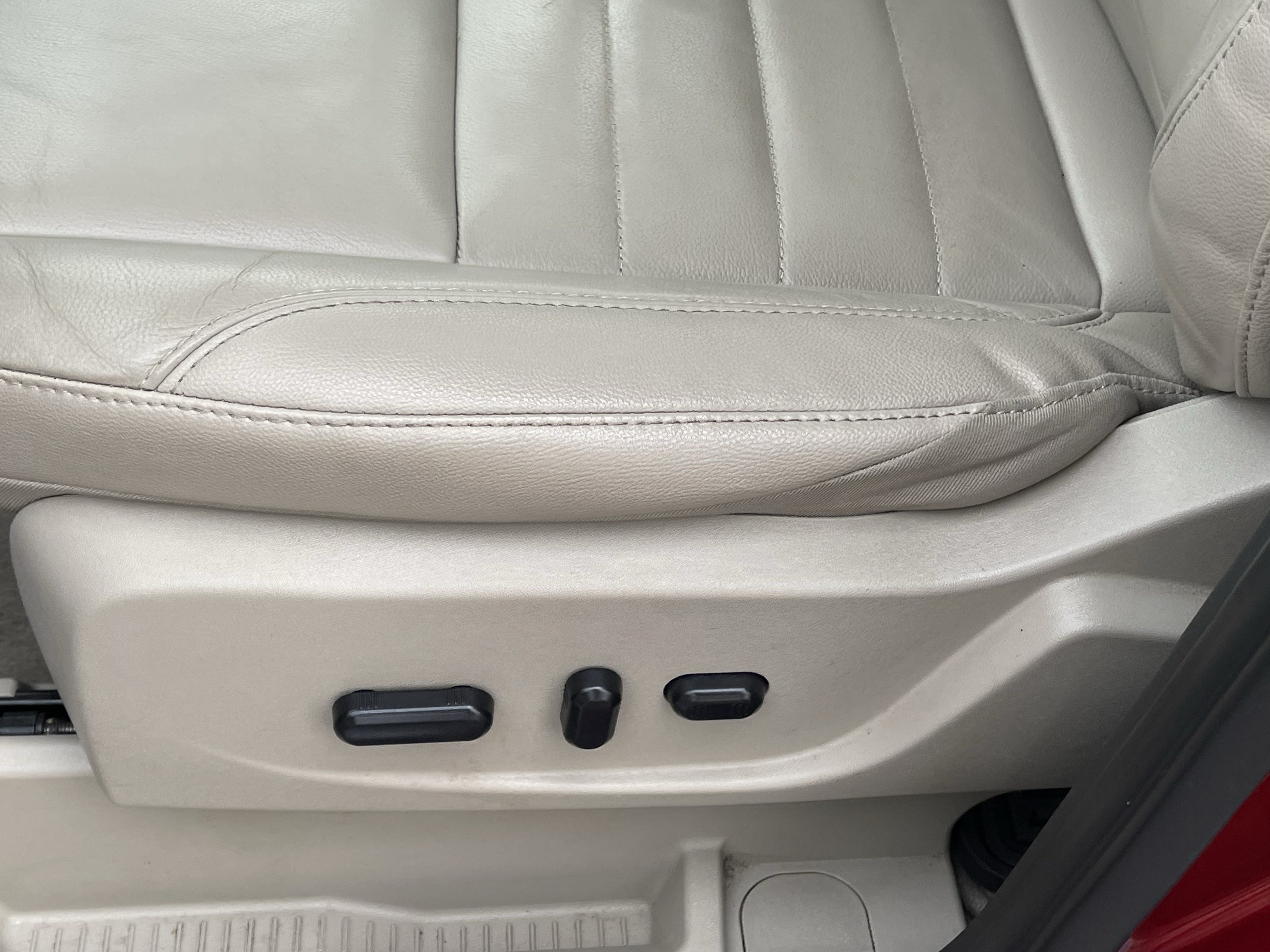 Used 2015 Ford C-MAX Energi SEL w/ Equipment Group 303A FWD image 18