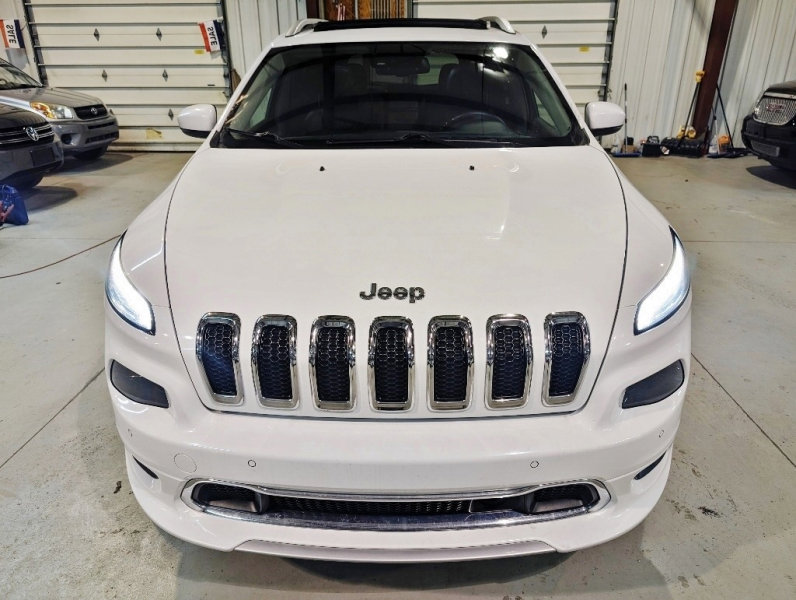 Used 2017 Jeep Cherokee Overland w/ Technology Group image 16