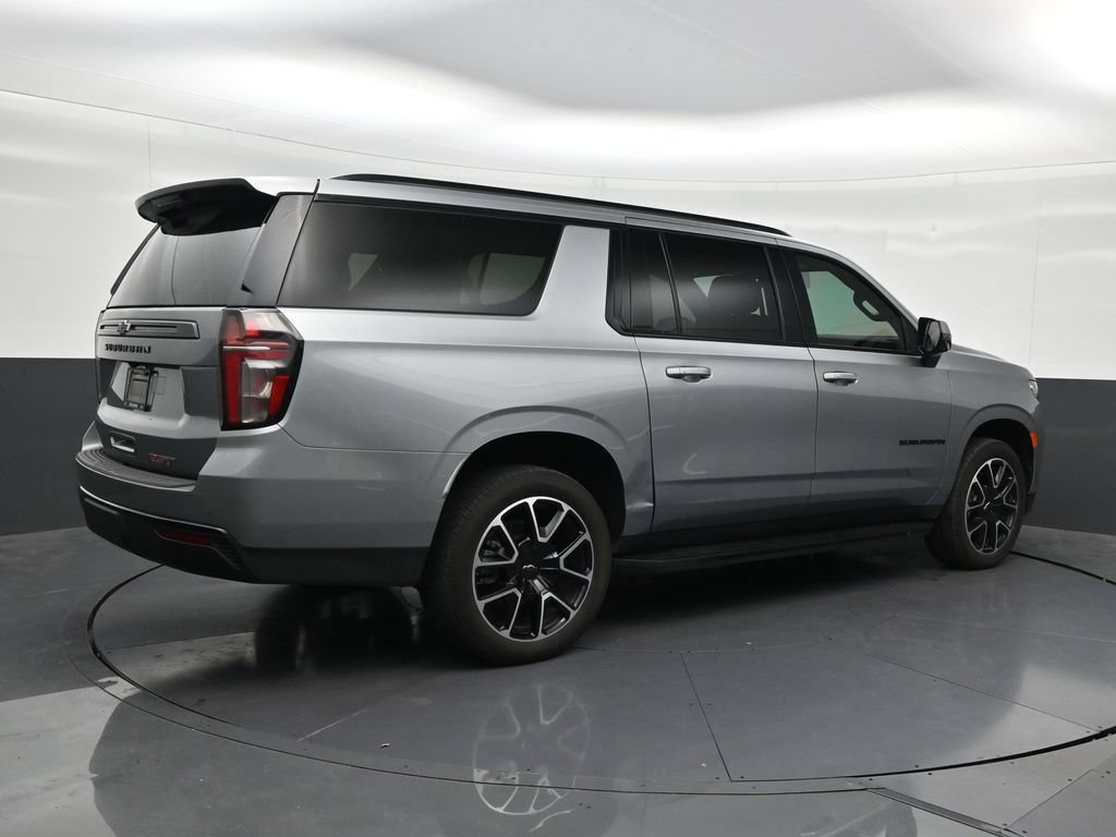 Used 2024 Chevrolet Suburban RST w/ Luxury Package RWD image 5