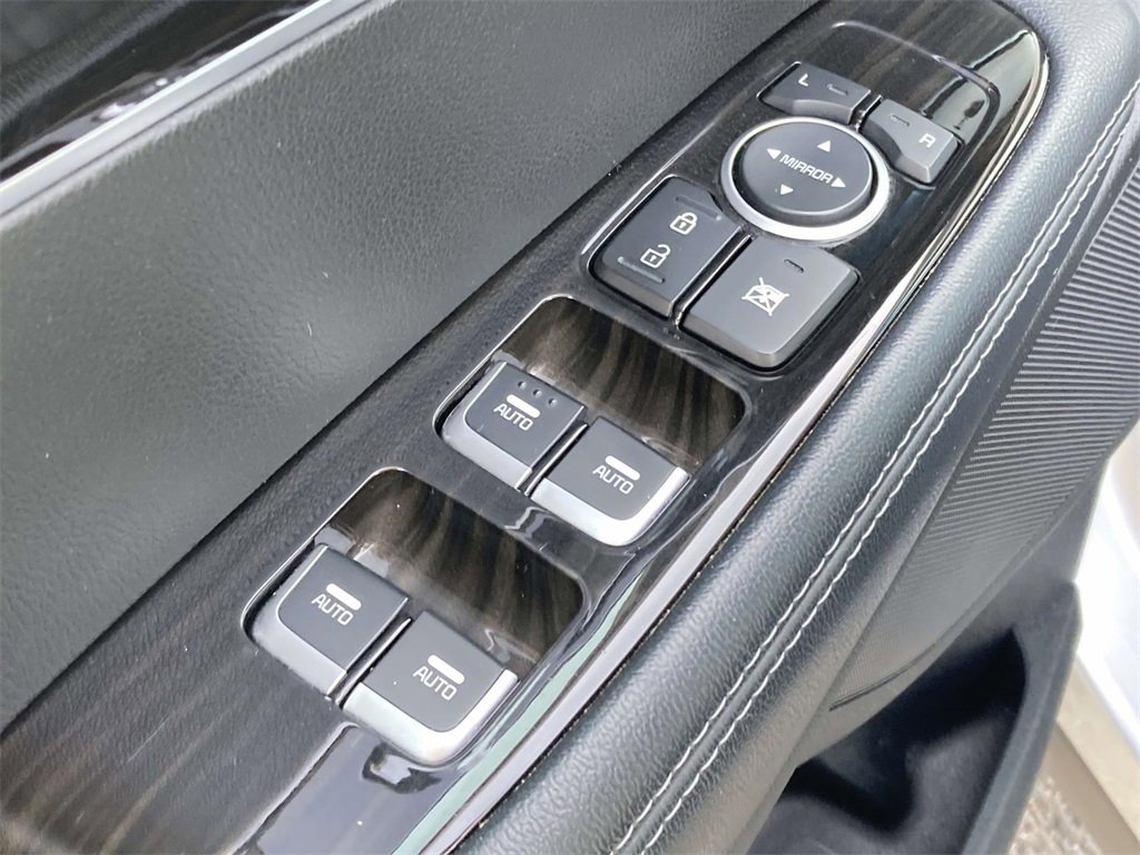 Used 2020 Kia Sorento LX image 15