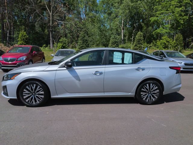 Used 2024 Nissan Altima 2.5 SV FWD image 16