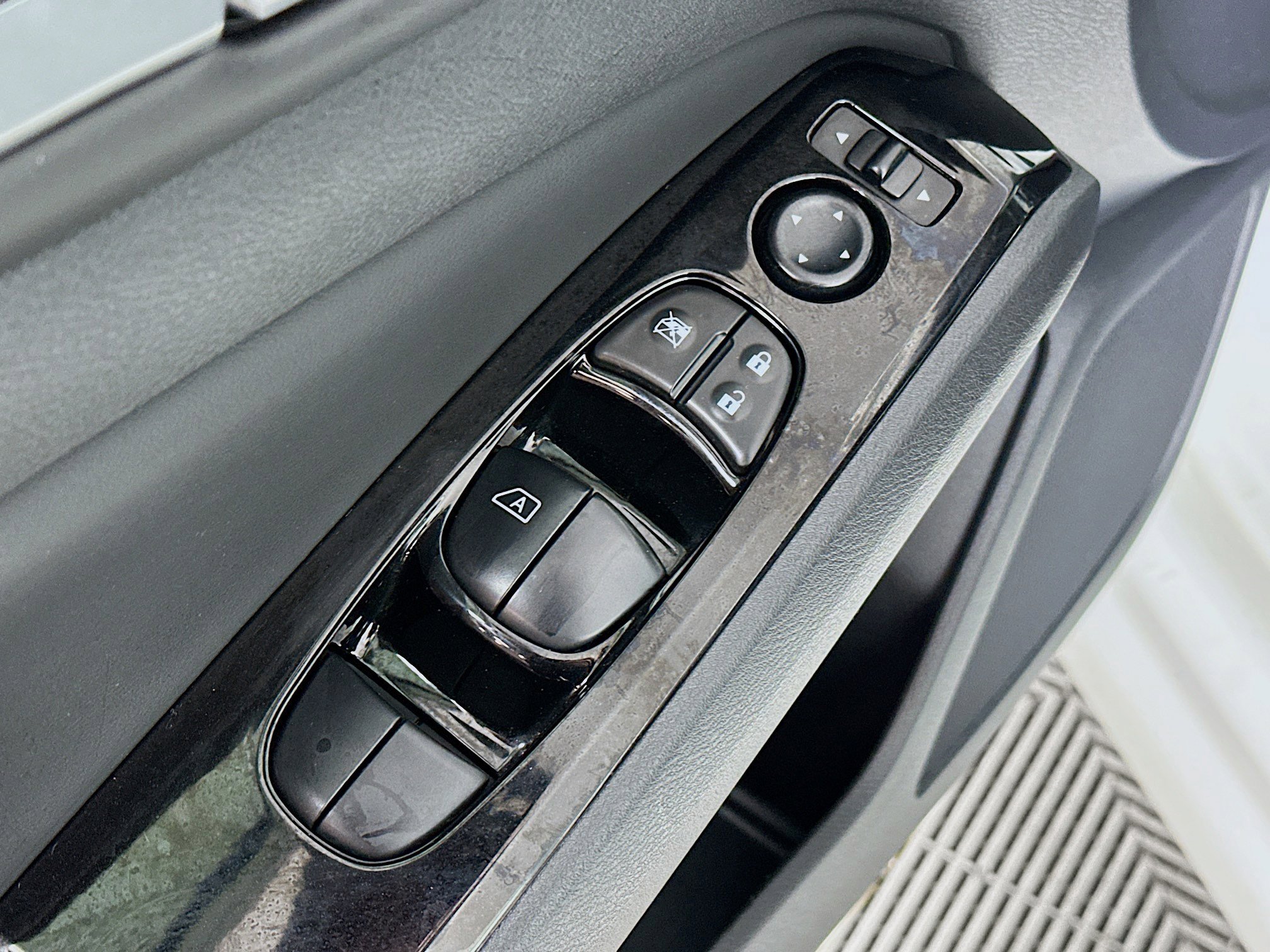 Used 2023 Nissan Altima 2.5 SV image 17