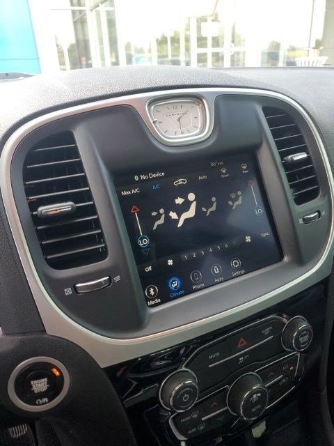 Used 2023 Chrysler 300 Touring w/ Sport Appearance Package RWD image 9
