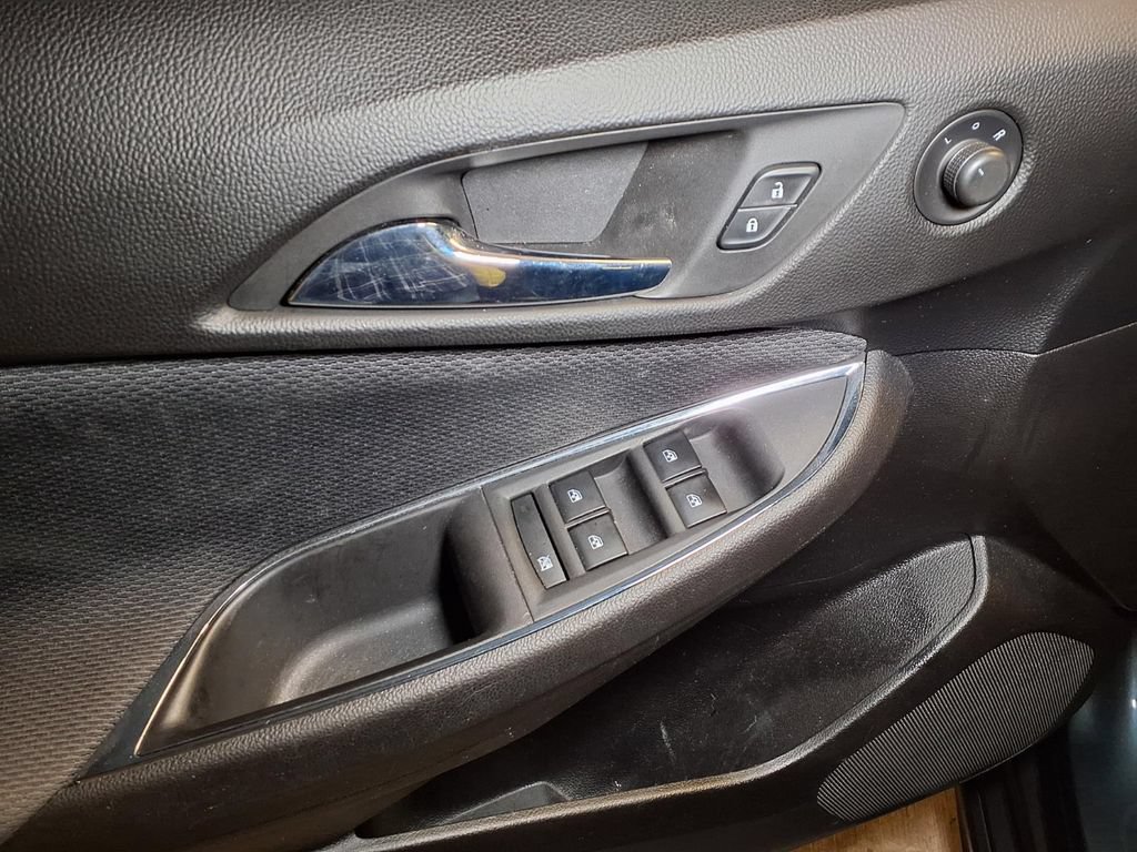 Used 2017 Chevrolet Cruze LT w/ Convenience Package FWD image 14