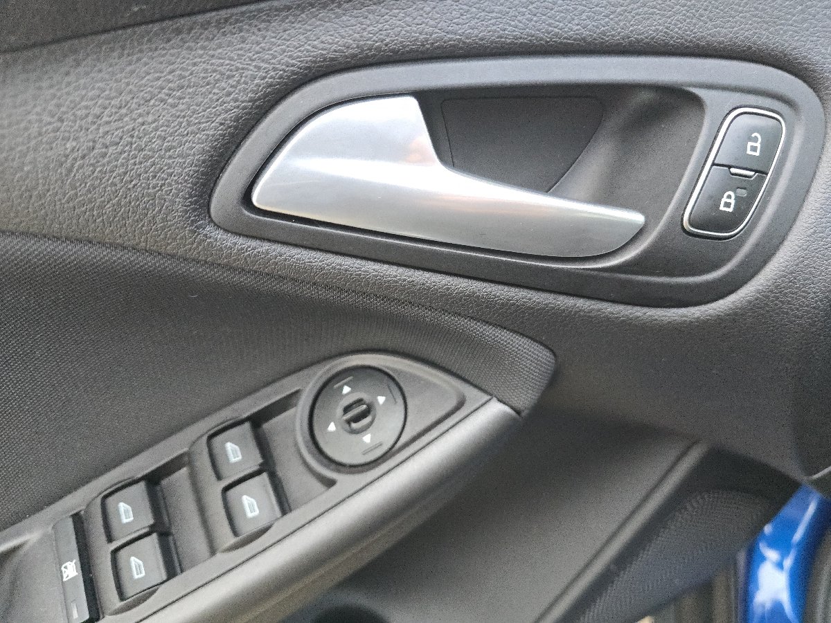 Used 2018 Ford Focus SEL FWD image 25